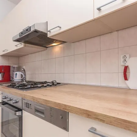 5 Bedroom Cozy In * Nadin