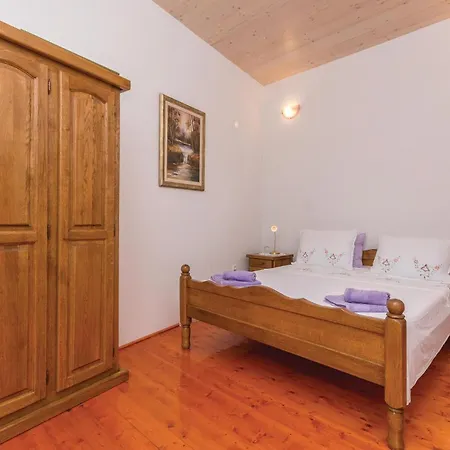 Дом отдыха 5 Bedroom Cozy In *