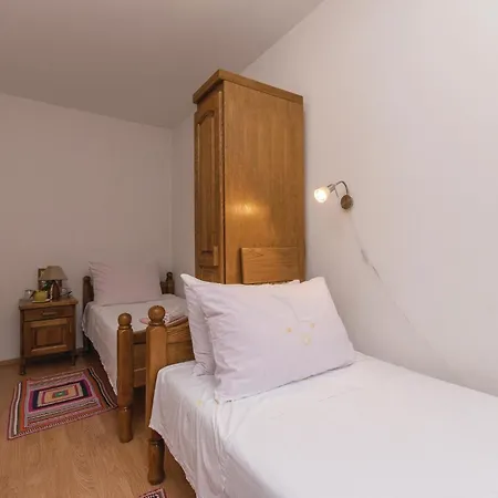 5 Bedroom Cozy In