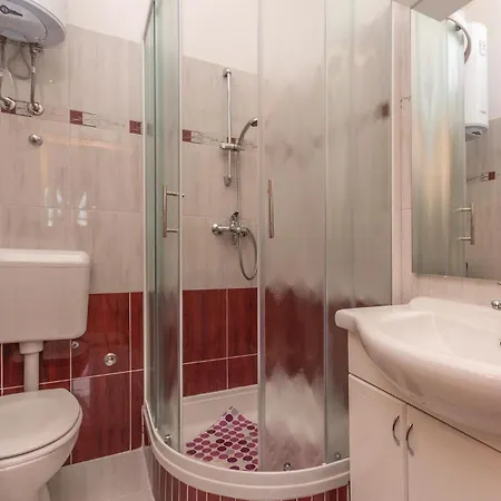 Дом отдыха 5 Bedroom Cozy In *