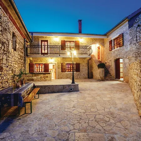 5 Bedroom Cozy In *