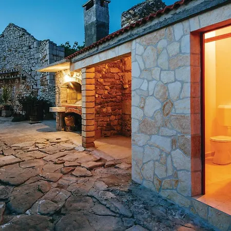 5 Bedroom Cozy In Дом отдыха Nadin