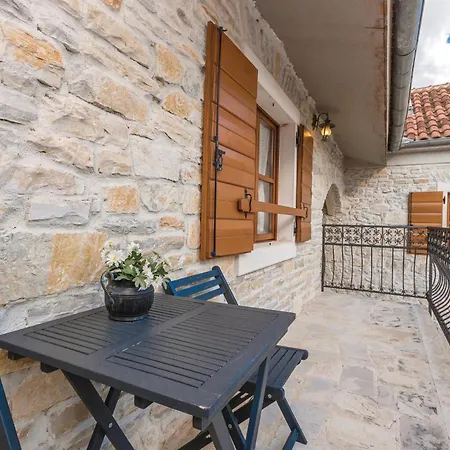 Дом отдыха 5 Bedroom Cozy In Nadin